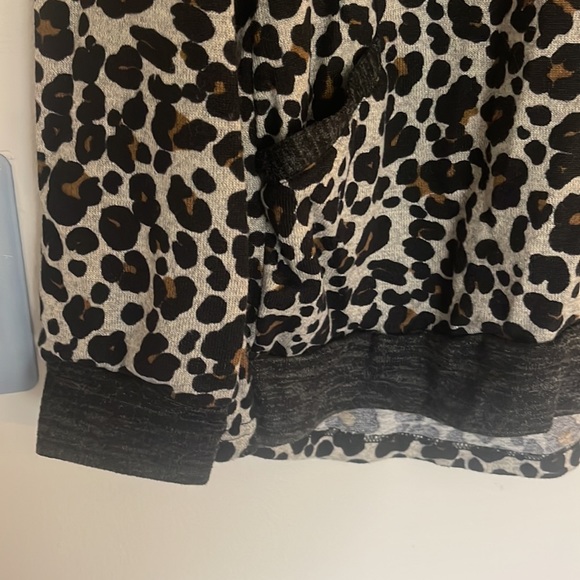 Animal print top - Picture 3 of 8